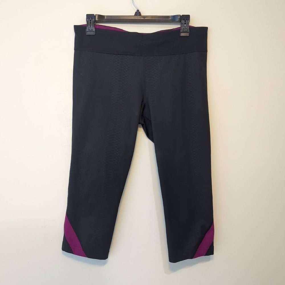 Under Armour Capri Athletic Leggings, Black and Pink, Size L
